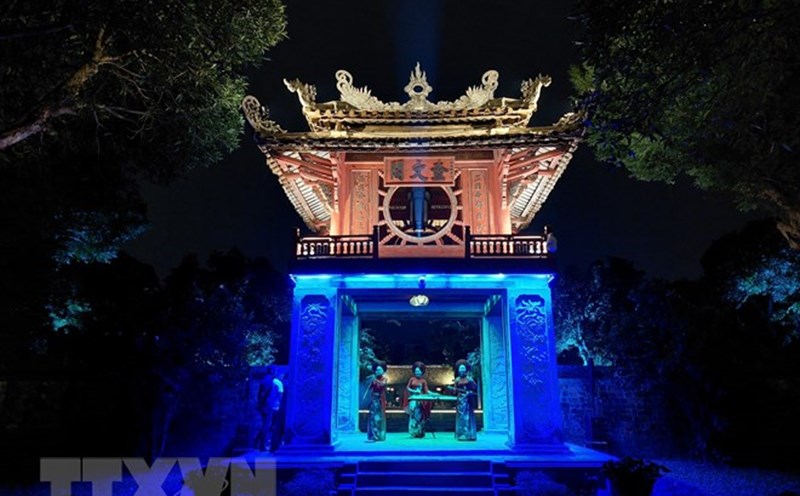 Độc đáo tour du lịch đêm Văn Miếu - Quốc Tử Giám. Ảnh: Đinh Thuận/TTXVN