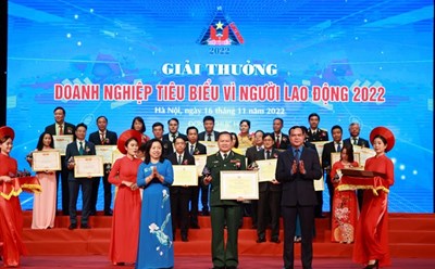 Lễ vinh danh Doanh nghiệp tiêu biểu vì Người lao động 2022. Ảnh: Hải Nguyễn.