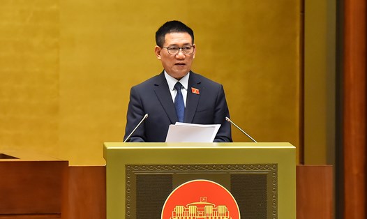 Bộ trưởng Bộ Tài chính Hồ Đức Phớc báo cáo tại phiên họp chiều 23.10. Ảnh: Phạm Đông
