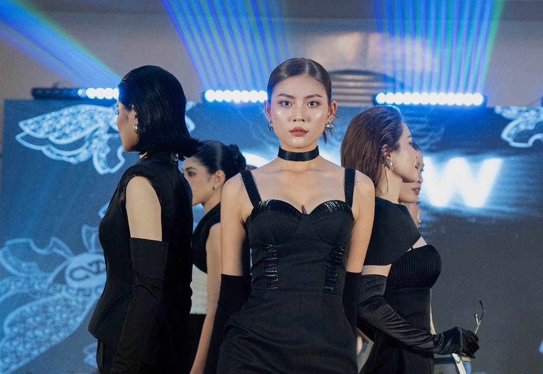 Chúng Huyền Thanh xuất hiện nổi bật trong vai trò vedette của "IShow". Ảnh: Nhân vật cung cấp