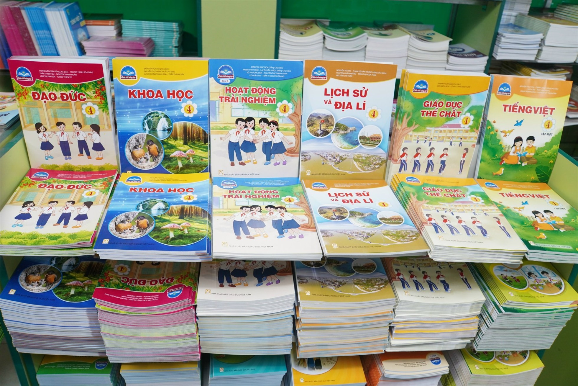 Nhiều giáo viên bày tỏ sự vui mừng nếu được lựa chọn sách giáo khoa. Ảnh: Vân Trang
