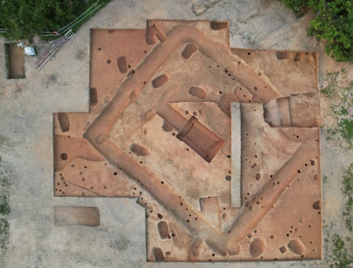 Mộ cổ 2.000 năm ở Trung Quốc vừa được các nhà khảo cổ phát hiện. Ảnh: Xinhua