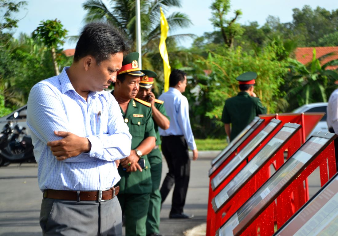 Nơi đây lưu giữ nhiều tài liệu từ nhiều nguồn sưu tập, hiến tặng... để mọi người có thể tìm hiểu về sự kiện 100 ngày tập kết. Ảnh: Lục Tùng