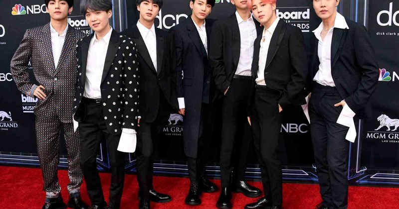 BTS cùng loạt nghệ sĩ bán album triệu bản và vấn nạn rác thải nhựa Kpop