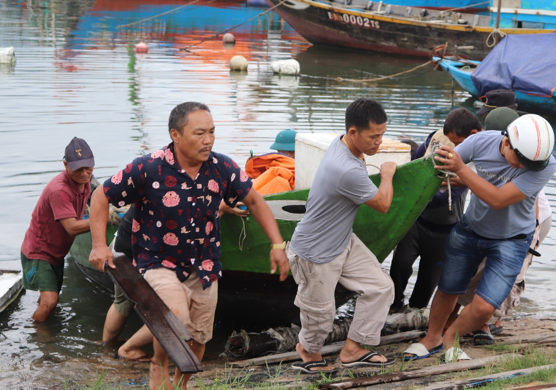 Đà Nẵng giữ liên lạc với tàu thuyền khi có mưa to, gió lớn