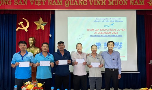 Công ty Cổ phần Cảng Đồng Nai tổ chức huấn luyện An toàn vệ sinh lao động cho NLĐ. Ảnh: Hà Anh Chiến