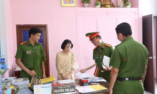 Cơ quan Cảnh sát điều tra Công an tỉnh Bình Dương khởi tố, khám xét nơi làm việc của bà Nguyễn Thị Gái. Ảnh: Công an Bình Dương
