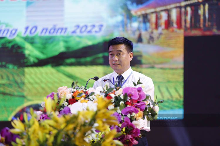 Chủ tịch UBND huyện Văn Yên Hà Đức Anh phát biểu khai mạc Lễ hội.