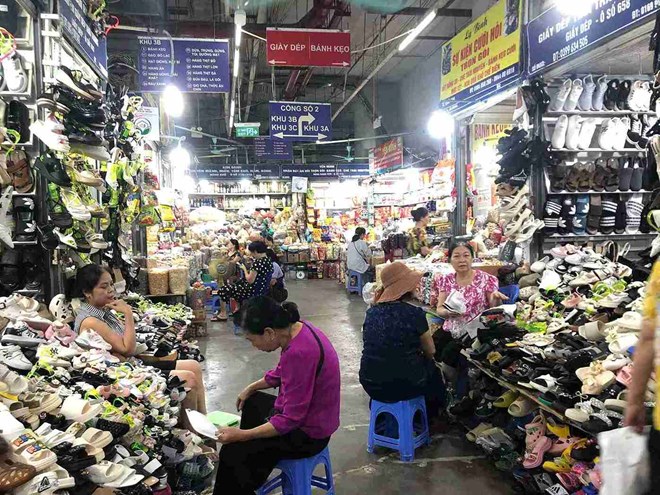 Tiểu thương khu chợ "dưới lòng đất" ở Hà Nội ế ẩm, bán cả ngày được 40.000 đồng