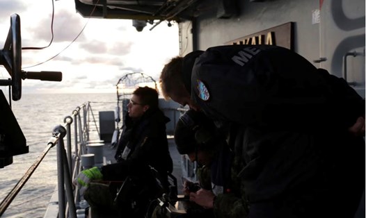 Hải quân Estonia khảo sát cáp thông tin liên lạc dưới biển sau sự cố với đường ống dẫn khí đốt và cáp viễn thông nối Phần Lan và Estonia. Ảnh: Hải quân Estonia