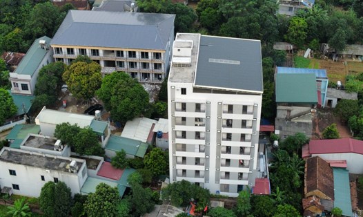 Công trình xây vượt 6 tầng tại xã Tân Xã, huyện Thạch Thất, Hà Nội. Ảnh: Anh Huy
