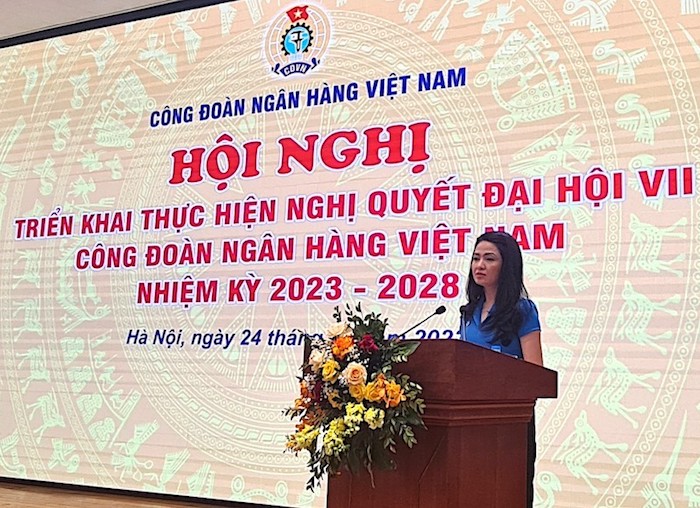 Bà Nguyễn Khánh Chi - Phó Chủ tịch Thường trực Công đoàn Ngân hàng Việt Nam phát biểu tại hội nghị. Ảnh: Hà Anh