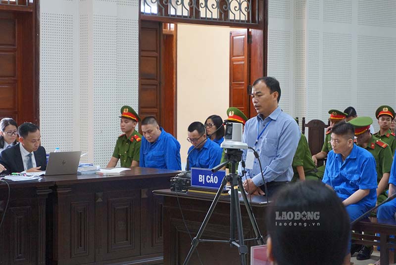 Bị can Lương Văn Tám, Giám đốc Ban QLDA tại phiên tòa. Ảnh: Đoàn Hưng