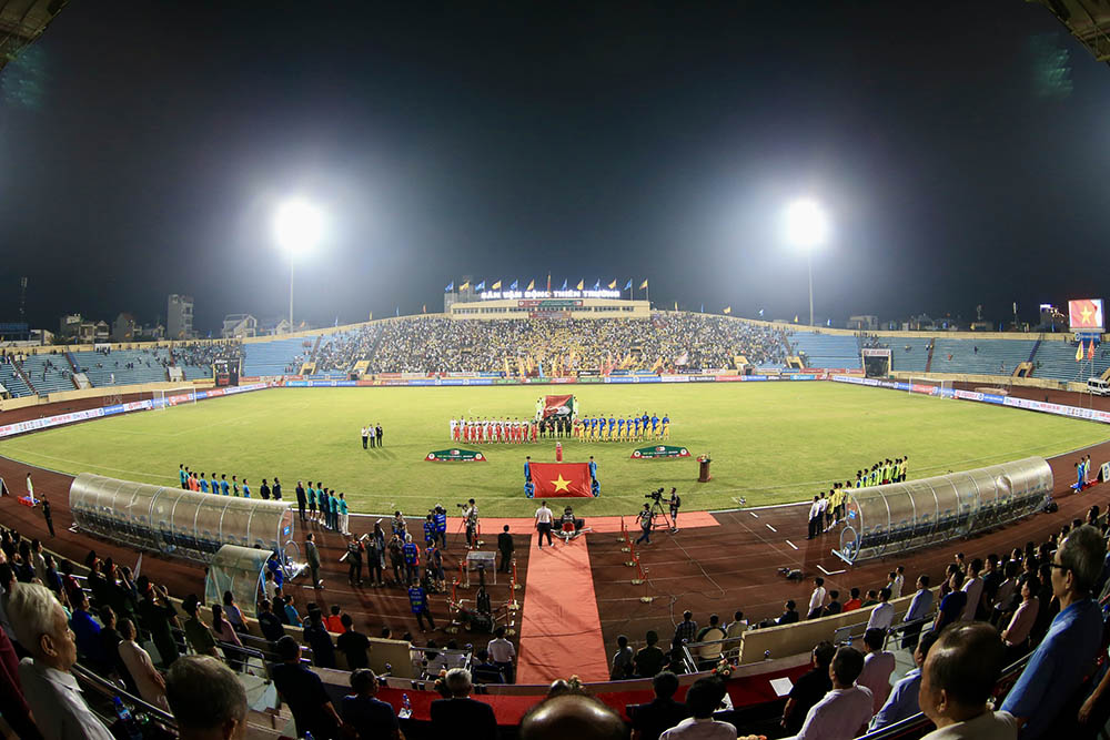 Toàn cảnh sân Thiên Trường trong trận đấu của Nam Định ở vòng 1 V.League 2023-2024. Ảnh: VPF