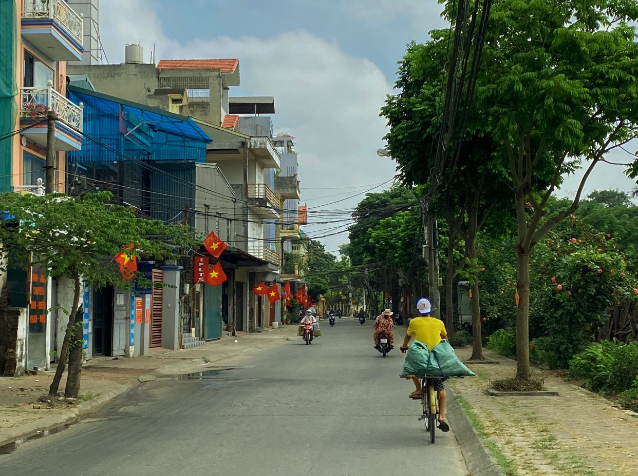 Tuyến phố Đặng Trần Đức có điểm đầu tại trụ sở UBND phường Thanh Trì và điểm cuối tại Trụ sở Công an phường Thanh Trì) với chiều dài 350 m. Ảnh: Vĩnh Hoàng