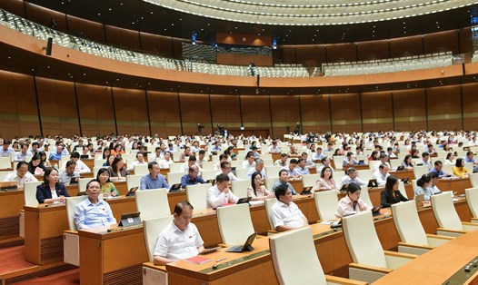 Quốc hội biểu quyết thông qua danh sách những người được lấy phiếu tín nhiệm bằng hệ thống biểu quyết điện tử. Ảnh: VPQH