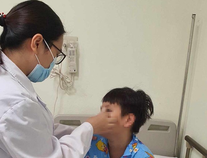 Bé trai ở Hà Nội bị vỡ mũi vì trend 