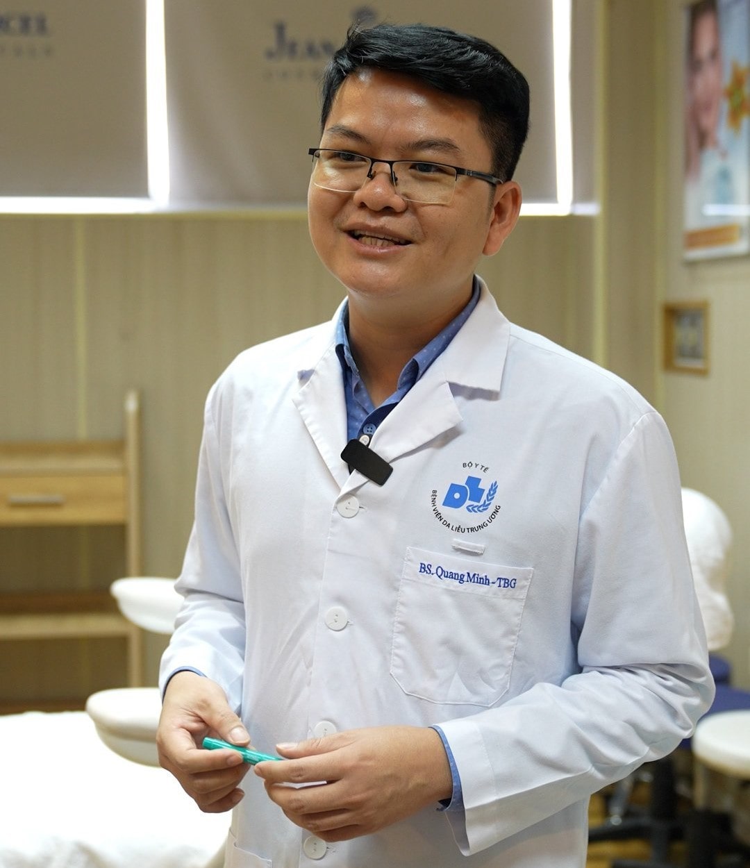 Thạc sĩ, bác sĩ chuyên khoa II Nguyễn Quang Minh, Phó trưởng khoa Nghiên cứu và ứng dụng công nghệ tế bào gốc, Bệnh viện Da liễu Trung ương. Ảnh: Thanh Hà.