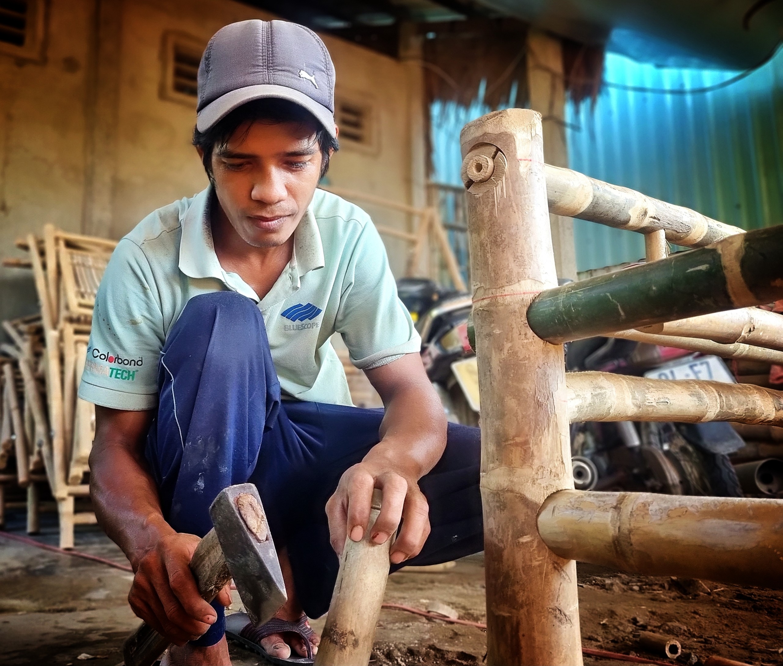 Bình quân thu nhập mỗi lao động với nghề sản xuất hàng thủ công mỹ nghệ từ tre, tầm vông mỗi tháng được khoảng 6 triệu đồng. Ảnh: Hoàng Lộc