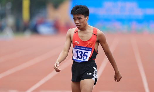 Lê Ngọc Phúc giành huy chương bạc 400m giải điền kinh vô địch quốc gia. Ảnh: Hoàng Tùng