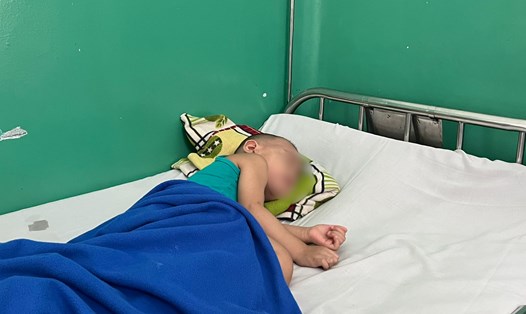 Bệnh nhi mắc sốt xuất huyết tại Bệnh viện Nhi đồng 2. Ảnh: Nguyễn Ly
