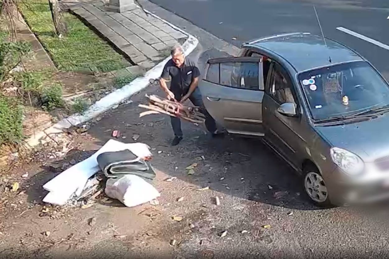 Một trường hợp đi xe ô tô đến đổ rác sai qui định trên đường Nguyễn An Ninh, bị camera của Phường 8 ghi lại hình ảnh. Ảnh cắt từ clip