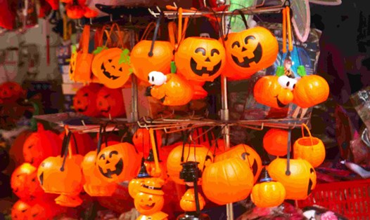 Ngày hội Halloween được bắt nguồn từ dân tộc Celt sống ở Ireland, Anh Quốc, Pháp,... diễn ra ngày 31.10. Những năm gần đây, lễ hội này đang dần phổ biến tại Việt Nam.