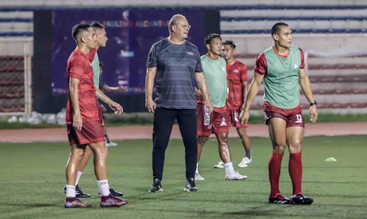 Tuyển Philippines với nhiều cầu thủ đang thi đấu ở nước ngoài sẽ gây khó khăn cho tuyển Việt Nam. Ảnh: PFF