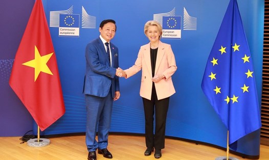 Phó Thủ tướng Chính phủ Trần Hồng Hà và Chủ tịch Ủy ban châu Âu Ursula von der Leyen. Ảnh: VGP