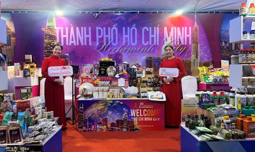 Gian hàng của ngành du lịch TPHCM tại Tuần Văn hóa - Du lịch Tây Bắc và TP Hồ Chí Minh tại Lào. Ảnh: Sở Du lịch TPHCM