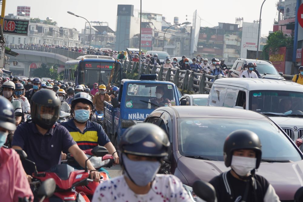 Đường Nguyễn Kiệm, dài khoảng 1km nối quận Gò Vấp với quận Phú Nhuận hướng về trung tâm TPHCM. Thời gian qua, đường này đang rơi vào tình trạng kẹt xe nghiêm trọng.
