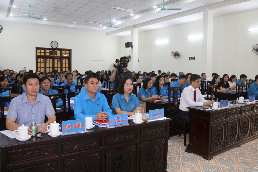 Tham dự hội nghị, ngoài cán bộ công đoàn các cấp ở Thanh Hóa còn có đoàn công tác của LĐLĐ các tỉnh: Ninh Bình, Nghệ An. Ảnh: X.H