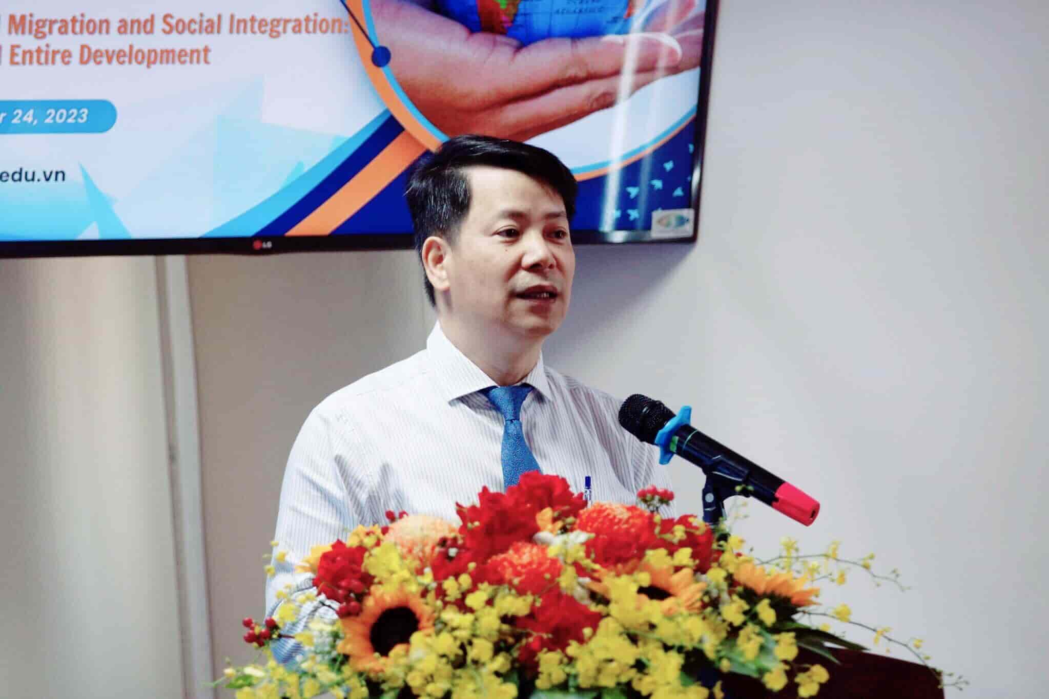 PGS.TS Trần Quang Tiến - Giám đốc Học viện Phụ nữ Việt Nam khẳng định, di cư là xu hướng phát triển mạnh mẽ trong thế kỷ 21. Ảnh: Trà My  