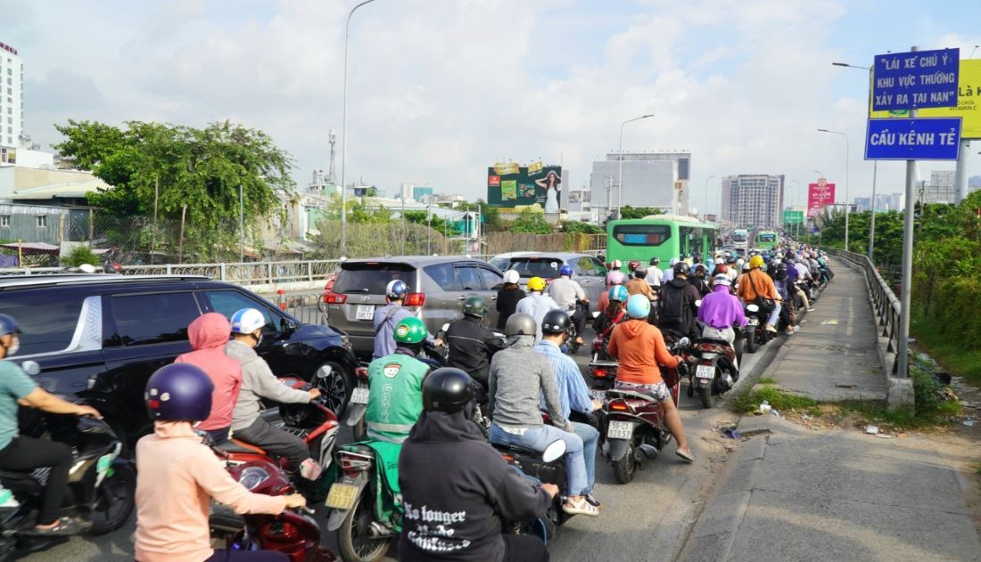 Cầu đường Nguyễn Khoái sẽ giảm tải cho cầu kênh Tẻ. Ảnh: Chân Phúc