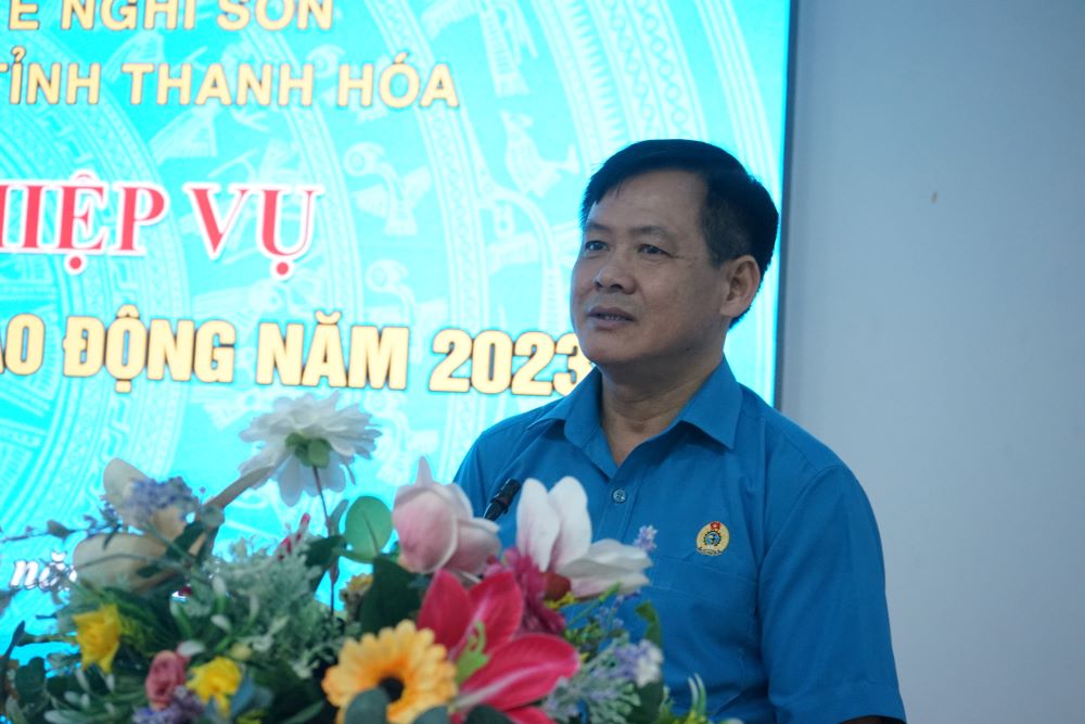 Ông Mai Bá Nam - Phó Chủ tịch LĐLĐ tỉnh Thanh Hóa phát biểu tại hội nghị. Ảnh: Quách Du