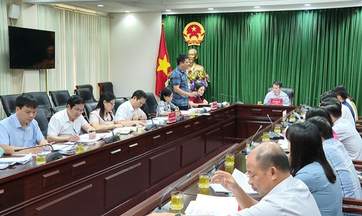 Đoàn giám sát của HĐND tỉnh Ninh Bình đã tiến hành giám sát việc thực hiện các quy định của pháp luật về BHXH, BHYT, BHTN đối với người lao động tại các doanh nghiệp trên địa bàn tỉnh Ninh Bình. Ảnh: Diệu Anh