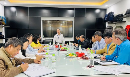 Ông Hoàng Liên, Chủ tịch LĐLĐ tỉnh Lâm Đồng chủ trì kiểm tra thực hiện dân chủ ở cơ sở tại Công ty TNHH KANAAN Bảo Lộc. Ảnh: ĐT