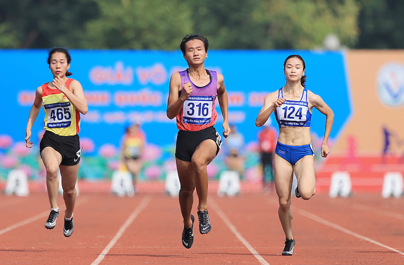 Trần Thị Nhi Yến giành huy chương vàng 100m nữ. Ảnh: Hoàng Tùng