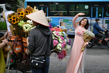 Một góc phố Hoàng Diệu đang là điểm checkin lý tưởng cho giới trẻ Hà Nội vào mùa thu. 