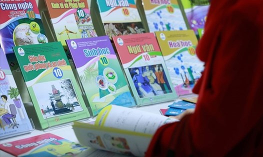Nhiều ý kiến về việc có nên để ban đại diện cha mẹ học sinh tham gia việc chọn sách giáo khoa. Ảnh: Hải Nguyễn