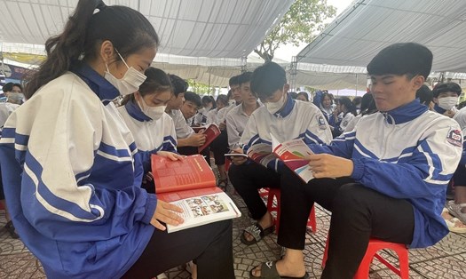 Học sinh tại Quảng Bình tham gia định hướng nghề nghiệp để lựa chọn công việc cho tương lai. Ảnh: Lê Phi Long