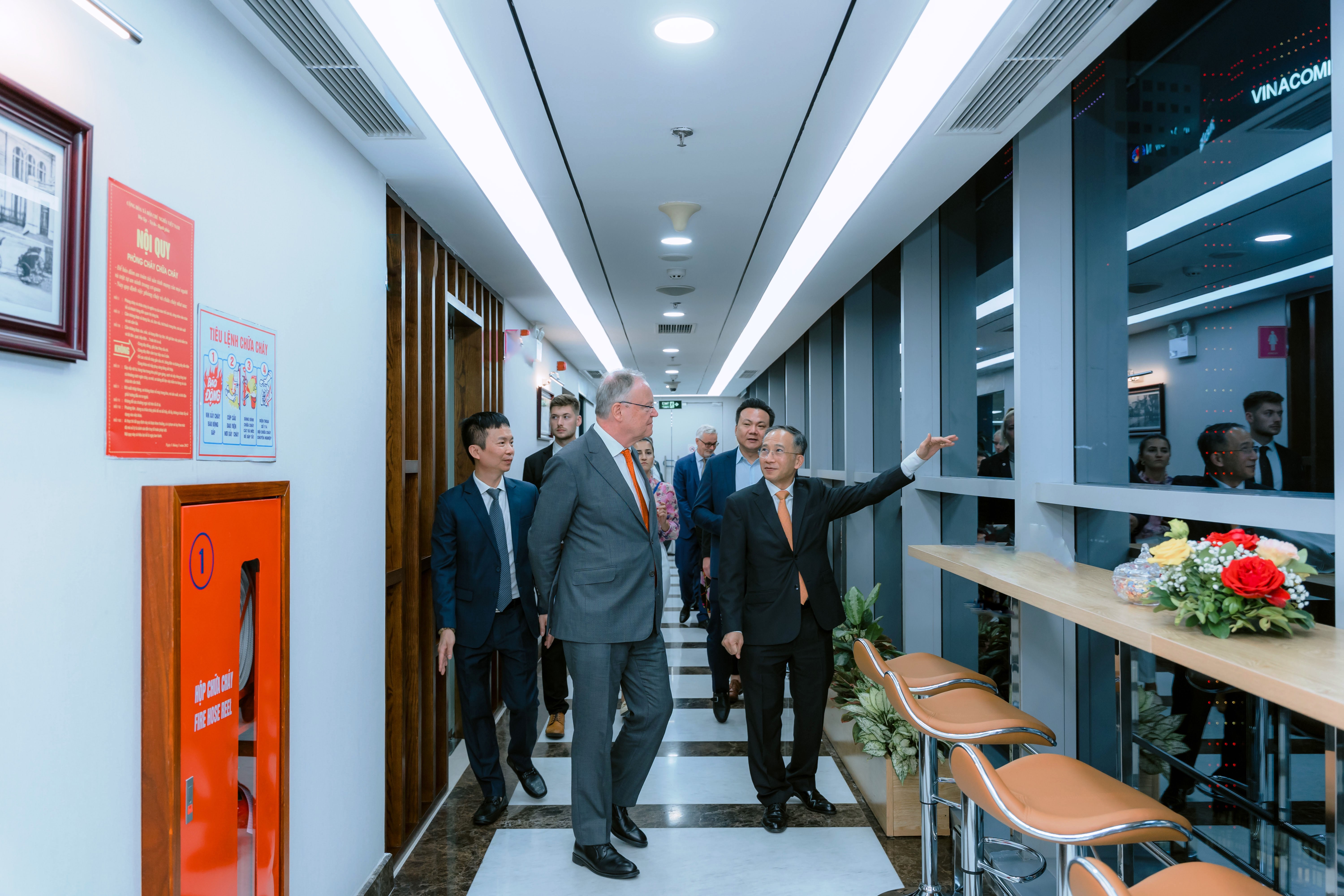 Chủ tịch HĐTV Dương Thanh Francois tiếp đón phái đoàn bang Lower Saxony. Ảnh: Minh Đăng