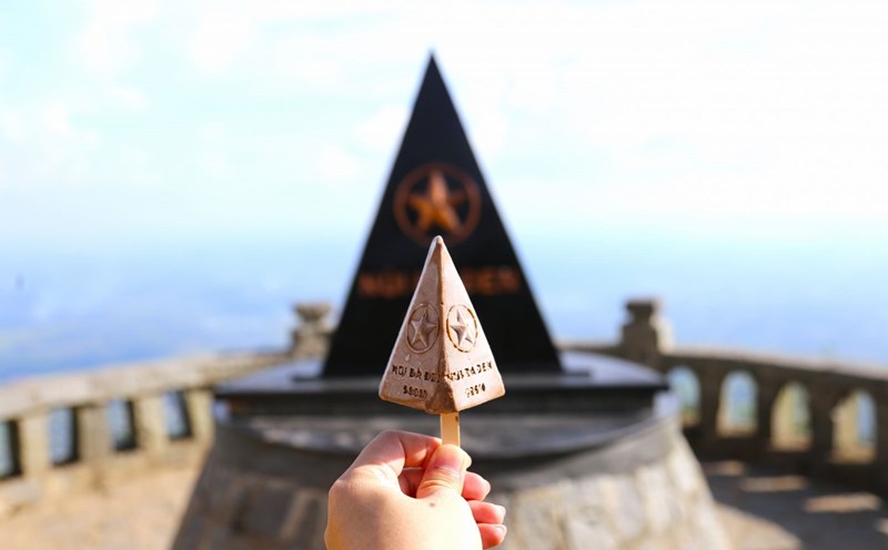 Những hình ảnh mang tính biểu tượng của ngọn núi cao nhất Nam bộ đều trở thành nguồn cảm hứng của sản phẩm kem mới mẻ này. Ảnh: SW