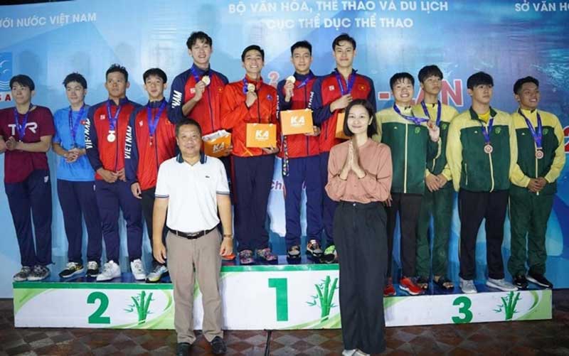 Đại học Duy Tân giành 5 huy chương Vàng và Đồng giải Bơi - Lặn quốc gia Duy-Tan-1--1
