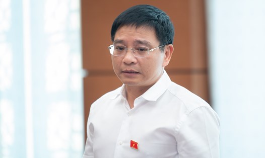 Bộ trưởng Giao thông Vận tải Nguyễn Văn Thắng phát biểu tại thảo luận tổ. Ảnh: T.Vương