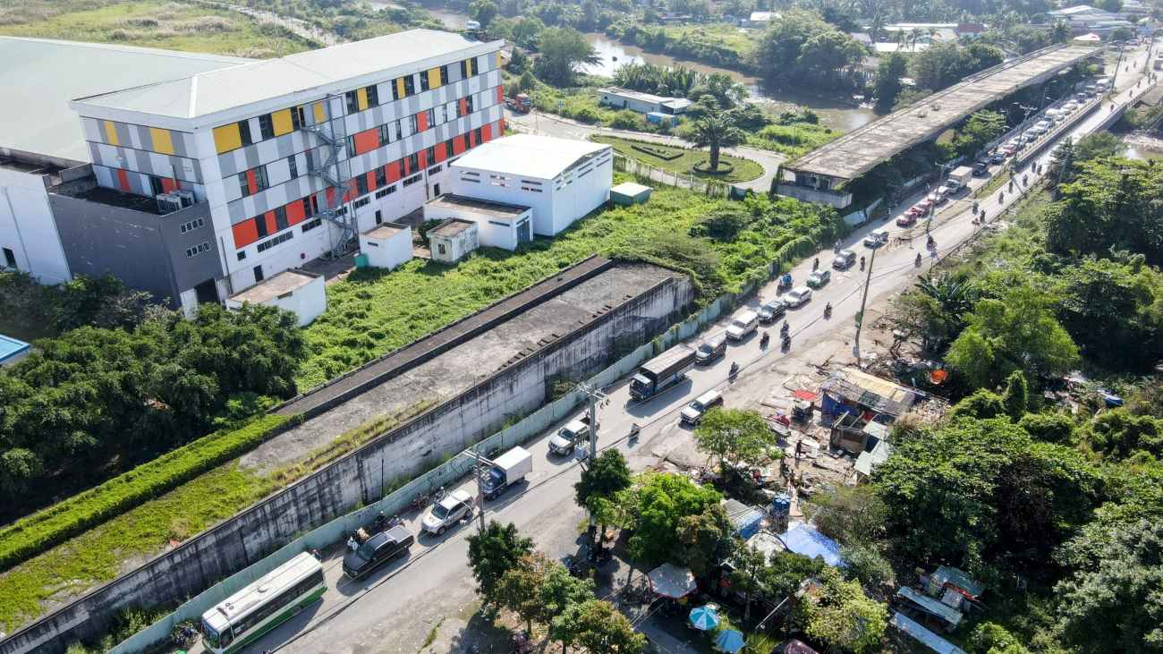 Thời gian qua, giao thông trên đường Lã Xuân Oai đoạn qua cầu Tăng Long thường xuyên ùn tắc, trở thành nỗi ám ảnh của người dân thành phố Thủ Đức.