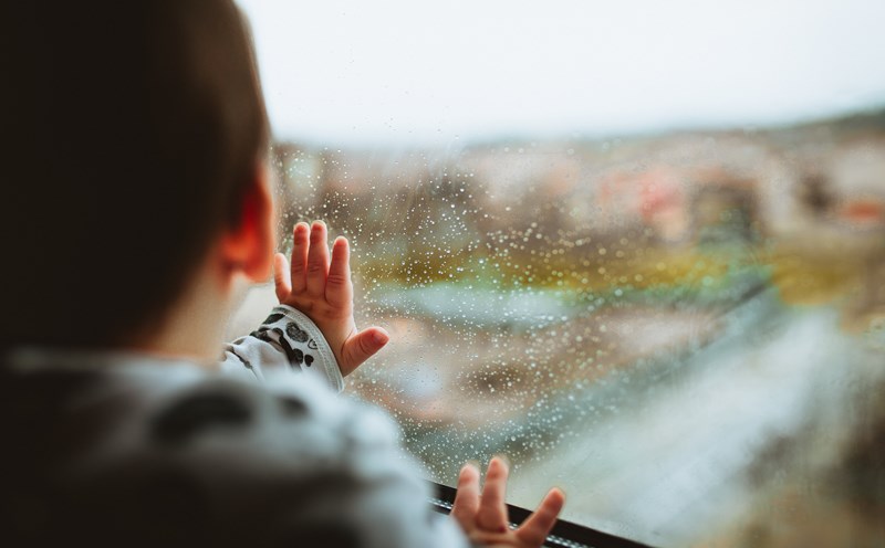 Mang theo các em bé khi đi du lịch sẽ dễ dàng hơn nếu bố mẹ biết cách. Ảnh: Pexels