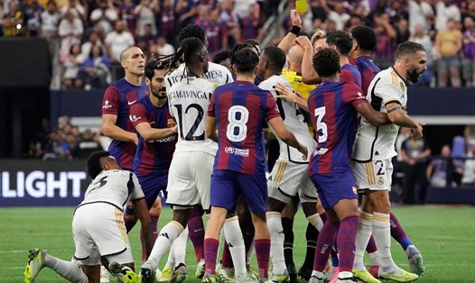 Những trận đấu gần đây giữa Barcelona và Real Madrid thường diễn ra căng thẳng.  Ảnh: AFP 