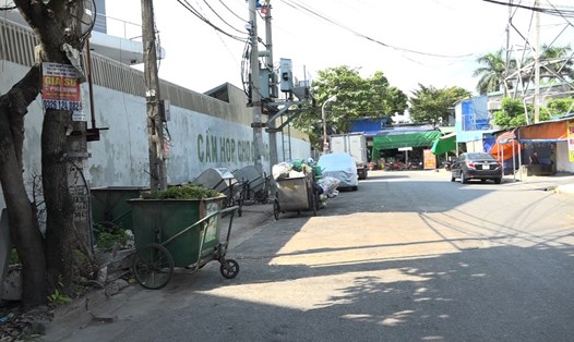 Điểm tập kết, thu gom rác thải sinh hoạt tại ga rác gần trụ sở Công ty đóng tàu Đại Dương. Ảnh: Cổng TTĐT Kiến An
