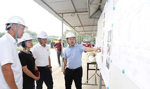 Đoàn giám sát số 1 của HĐND TP Hà Nội kiểm tra thực tế tại Nhà máy xử lý nước thải Yên Xá. Ảnh: HĐND Thành phố

